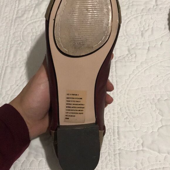 Pointed toe wine and gold flats - Picture 4 of 6
